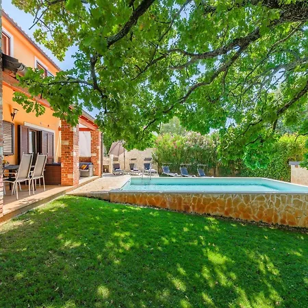 Hrast Villa *